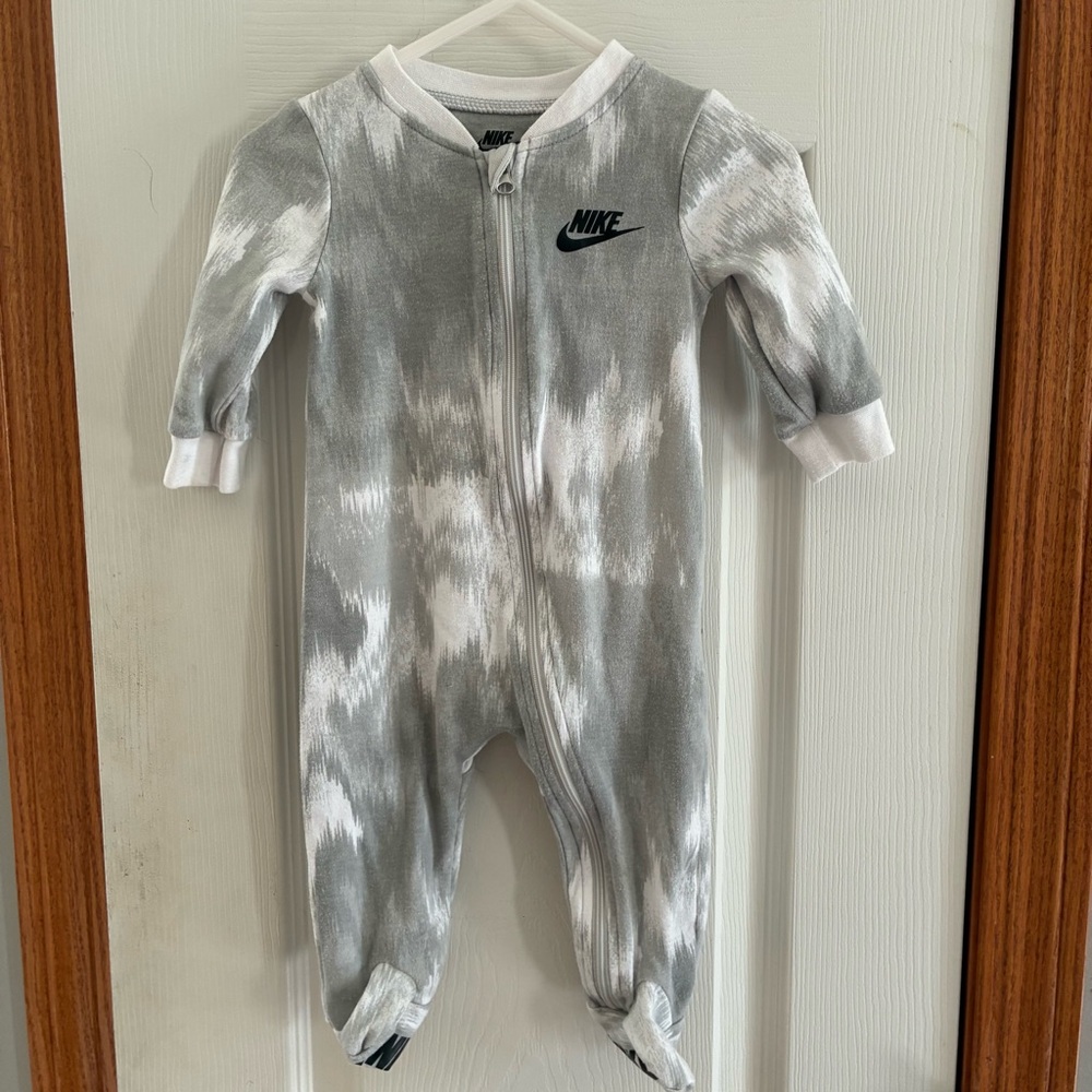 Nike Gray and White Babies Onesie- 6 months